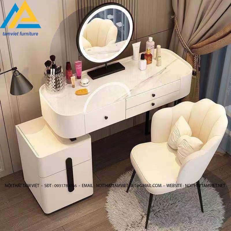 Cách Chọn Kích Thước Bàn Phấn Phù Hợp Cho Chị Em