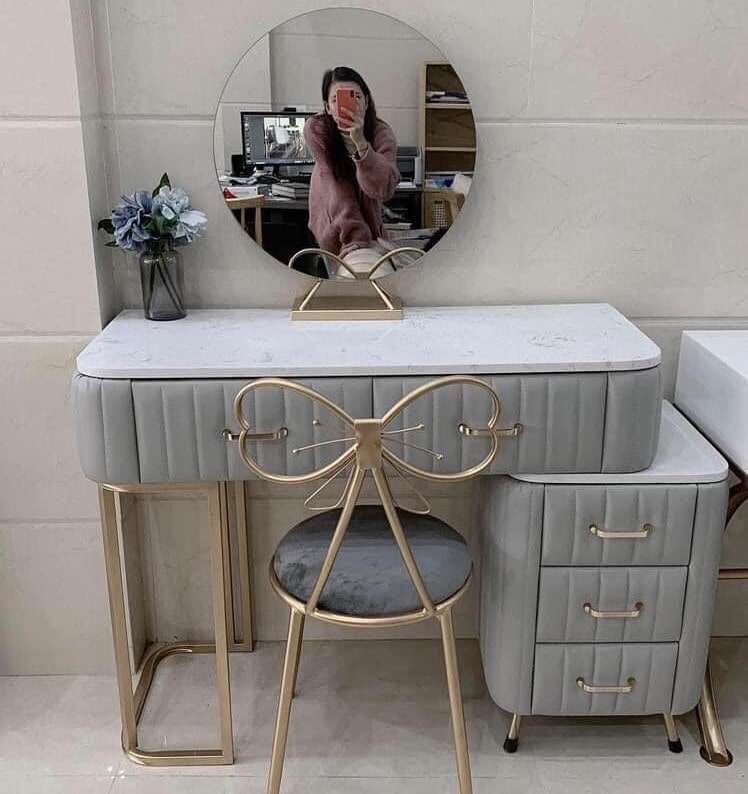Mê tít với các thiết kế bàn phấn gỗ xinh xắn cho các nàng