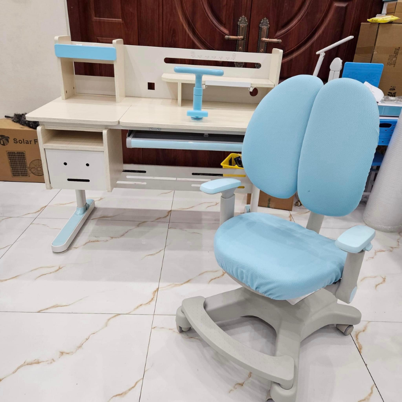 Bàn học cho bé , chống gù chống cận BHS01