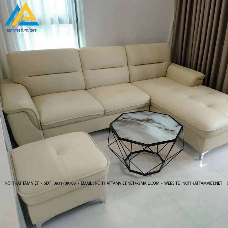dat-ghe-sofa-phong-ngu-gan-cua-so